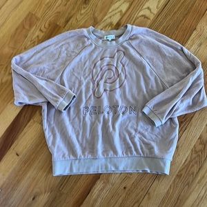 Women’s sweatshirt size small